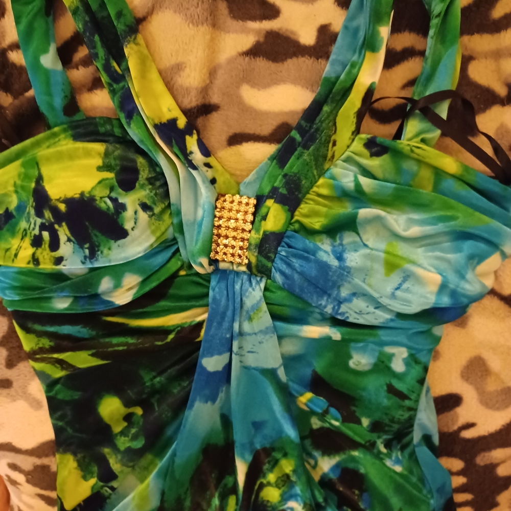 Formal Dress - Picture 3 of 4